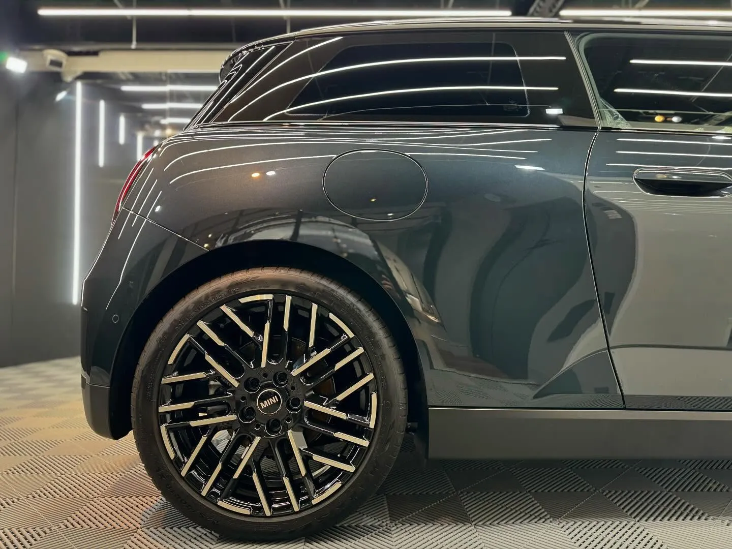 本日はMINICOOPER SEのボディコーティング(MIC...