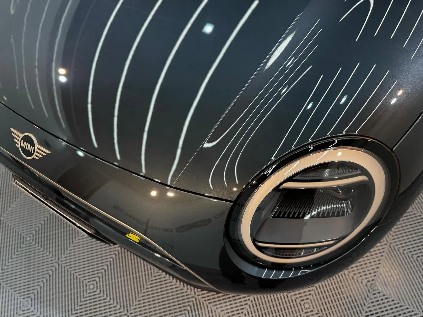 本日はMINICOOPER SEのボディコーティング(MIC...