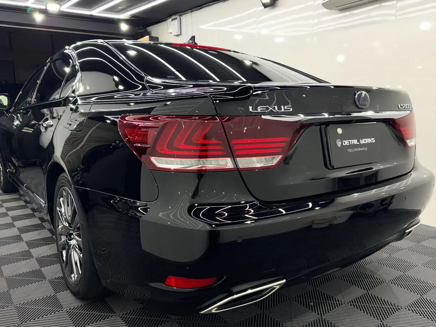 LEXUS LS600hLのボディコーティングとBピラーのプ...