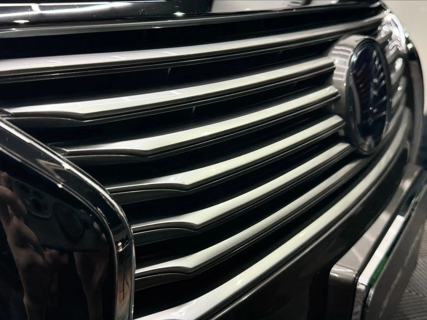 LEXUS LS600hLのボディコーティングとBピラーのプ...