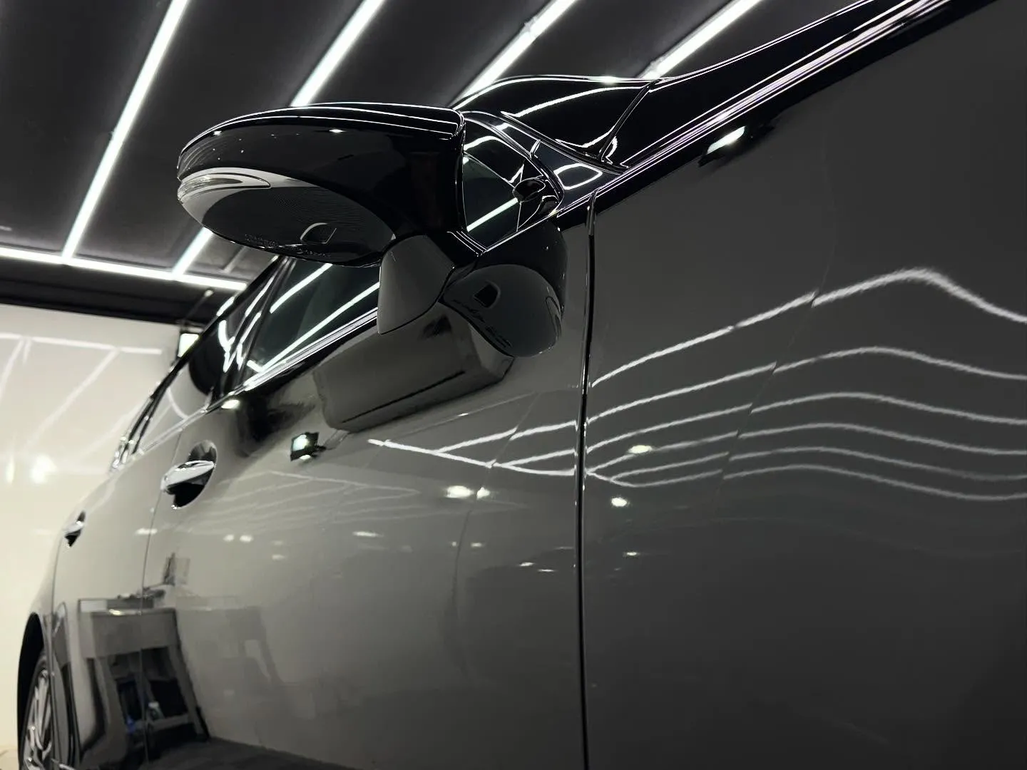 LEXUS LS600hLのボディコーティングとBピラーのプ...