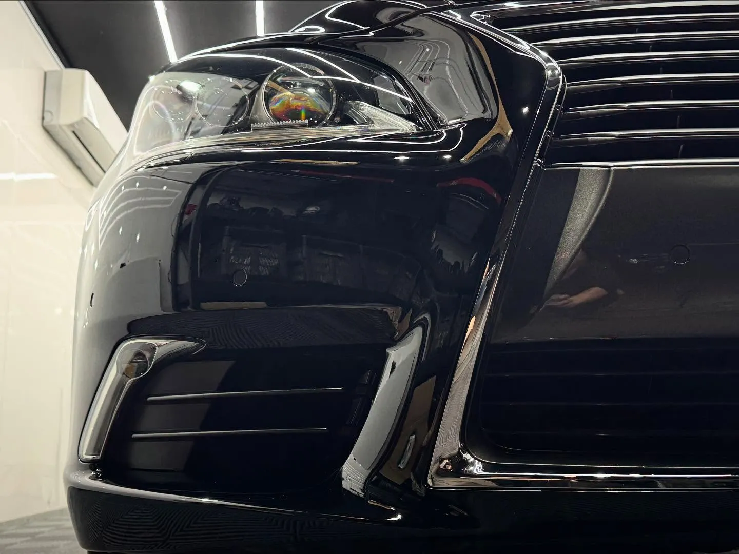 LEXUS LS600hLのボディコーティングとBピラーのプ...