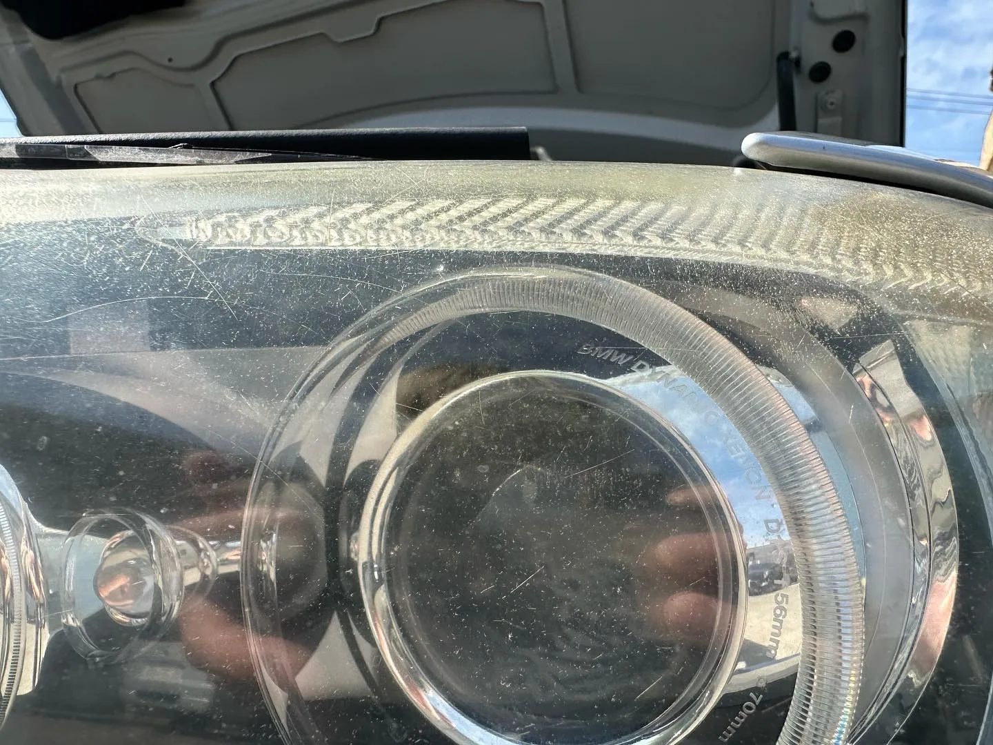 神奈川県横須賀市からお越しのO様よりヘッドライトリペアの御依...