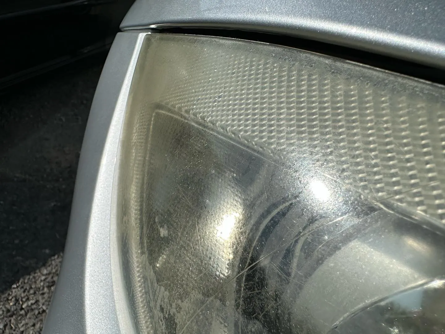 神奈川県横須賀市からお越しのO様よりヘッドライトリペアの御依...