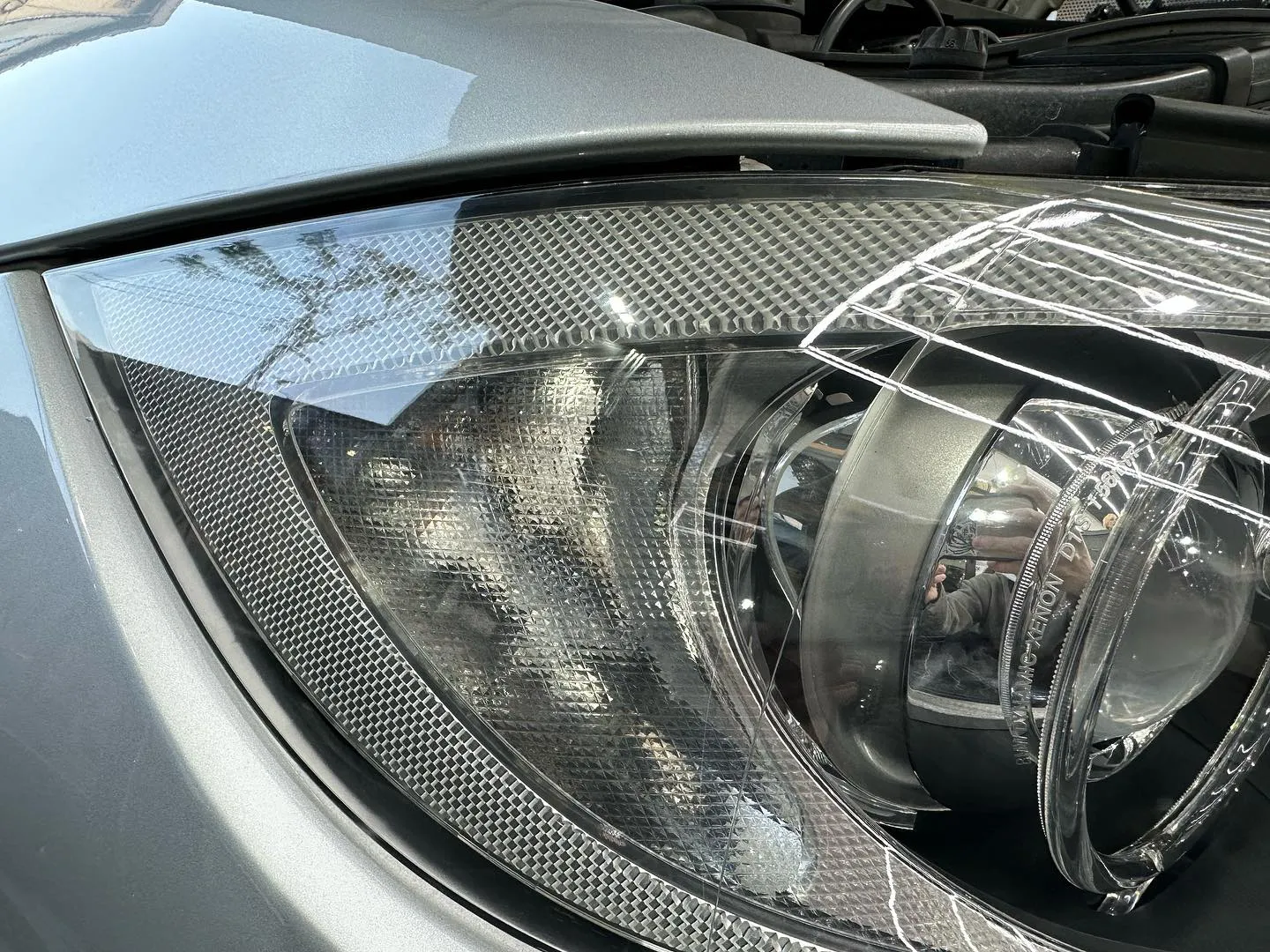 神奈川県横須賀市からお越しのO様よりヘッドライトリペアの御依...