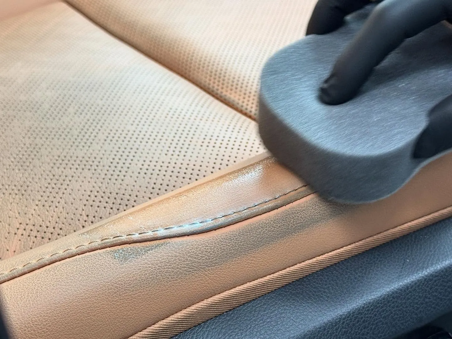 LEXUS UX300hのシートコーティング、フロント・リア...