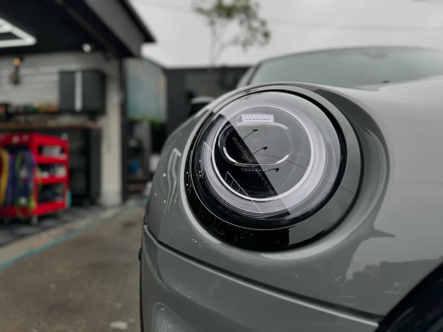 本日はMINIクラブマンのヘッドライトプロテクションDIAM...