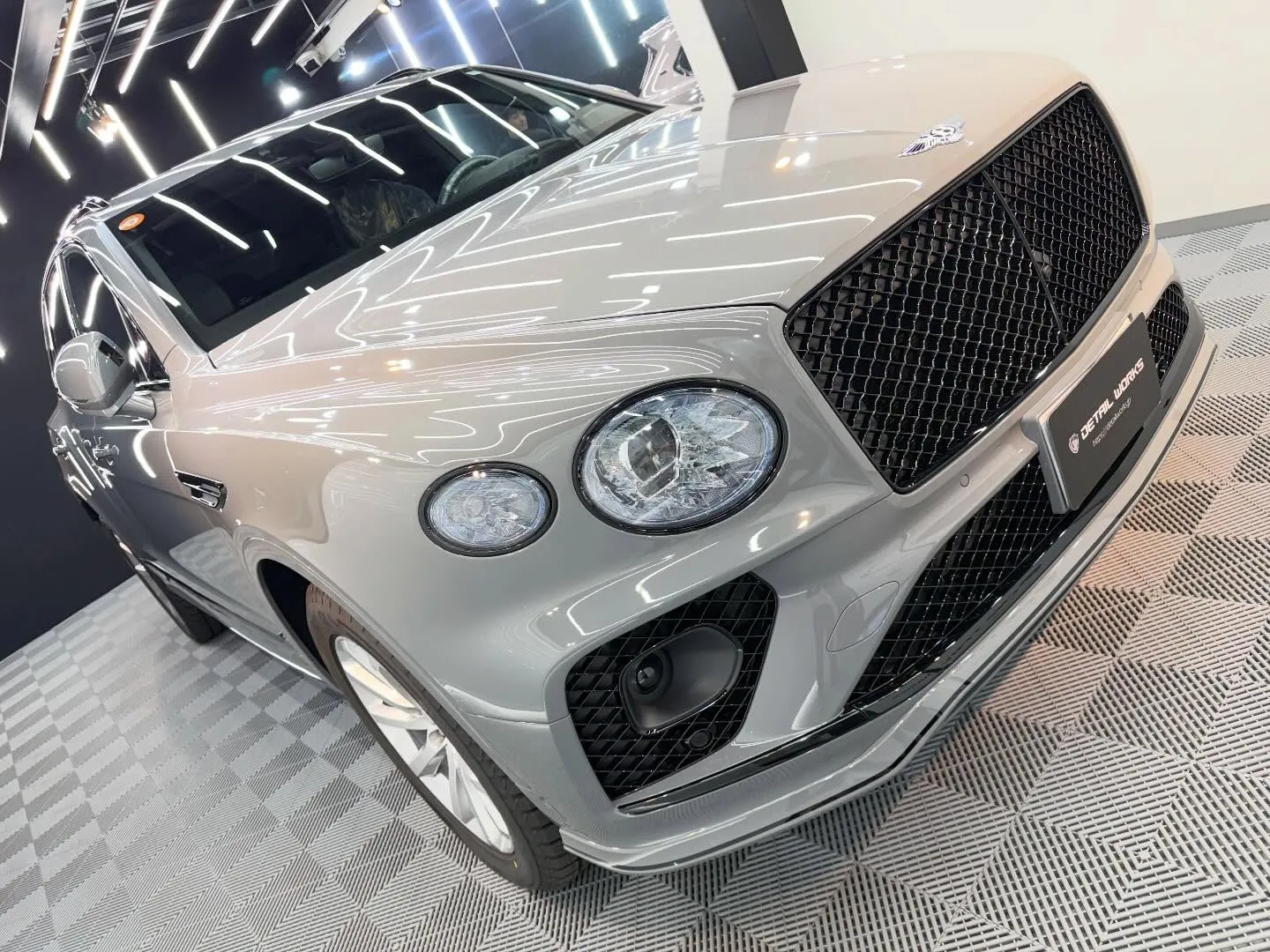 新車ベントレー ベンテイガのボディフルプロテクションとシート...