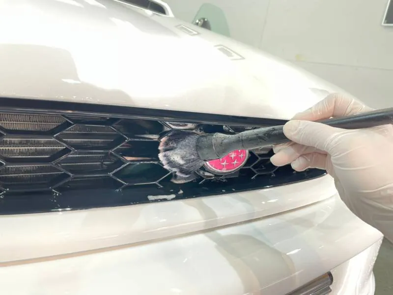 山梨県よりお越しのインプレッサの細部洗浄