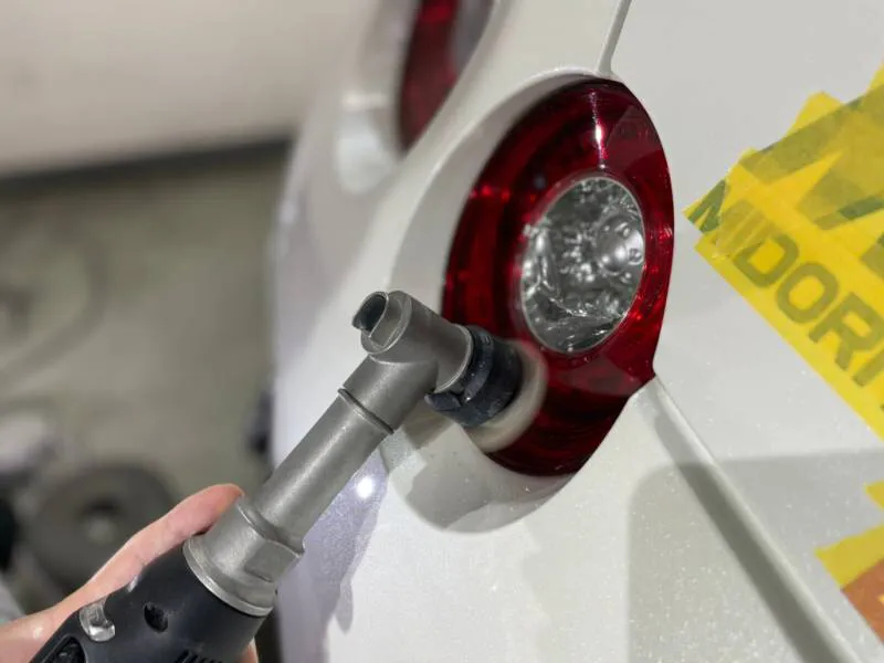 テールライトの磨き