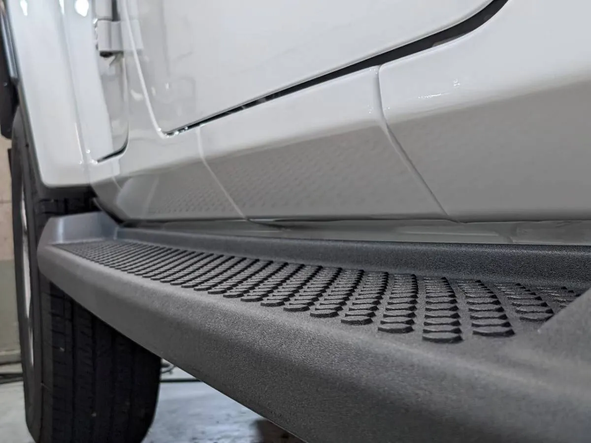 ジープラングラーのサイドステップのクリーニング