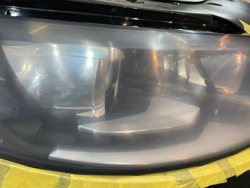 ヘッドライトのクラック除去の下地処理が完了