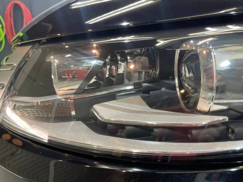 新品以上の耐久性を持つヘッドライト再生と保護