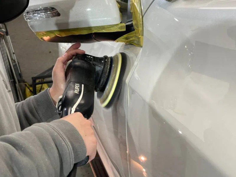 ランクルの塗装コンディションを最適化する為の下地処理