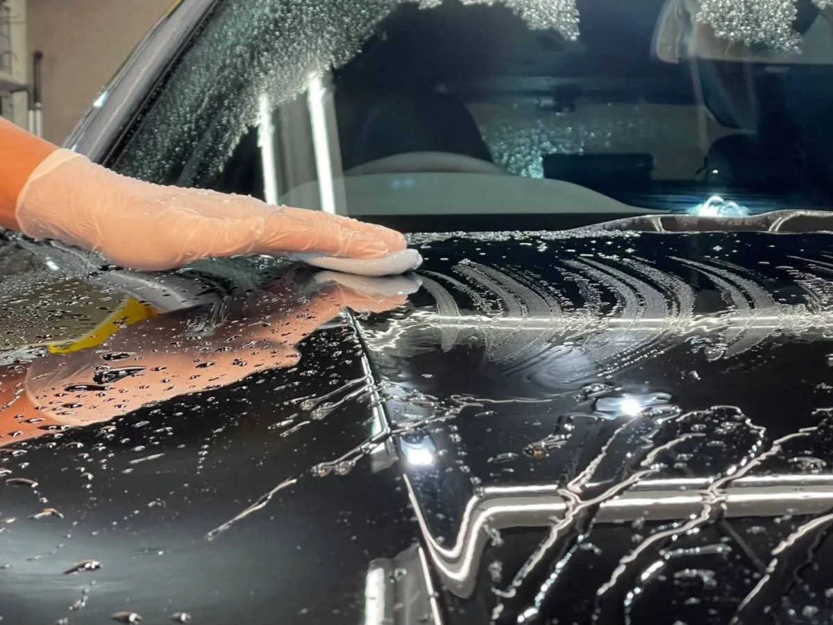 新車でも鉄粉が付着している