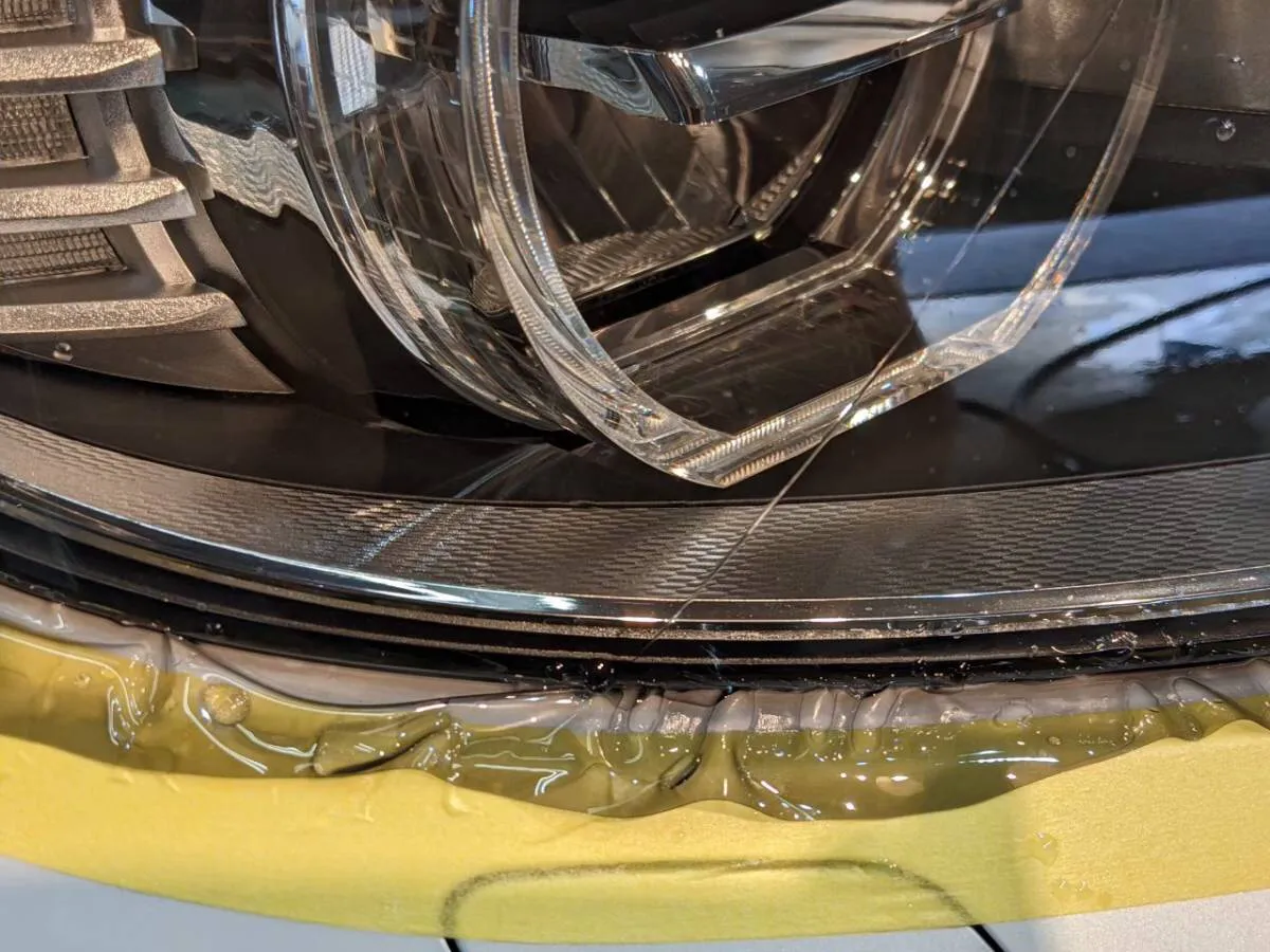 BMW M4のヘッドライトプロテクションフィルム(ライトスモーク)