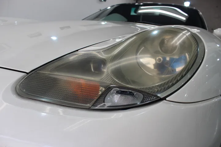 ポルシェのヘッドライトコーティング