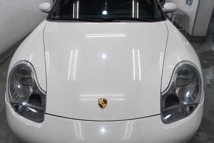 ポルシェのヘッドライト研磨コーティングメンテナンス