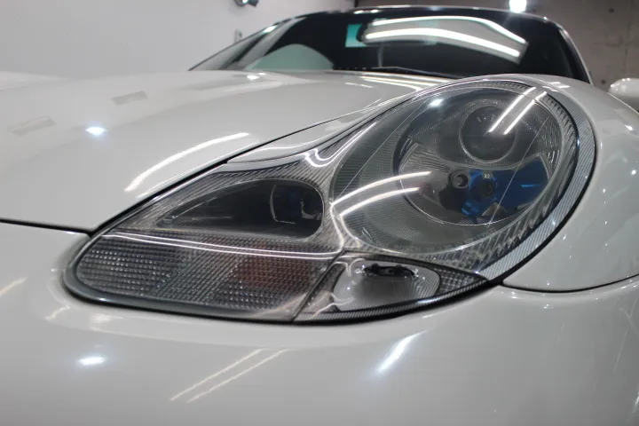 ポルシェのヘッドライトメンテナンス