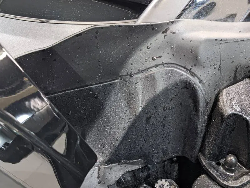 アウディS5のヒンジ清掃