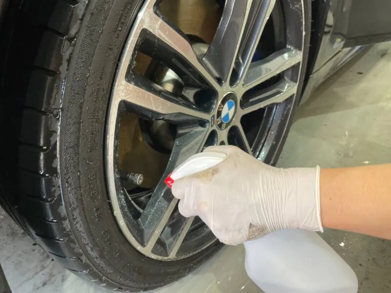 BMWのアルミホイールコーティング(表側)の鉄粉処理