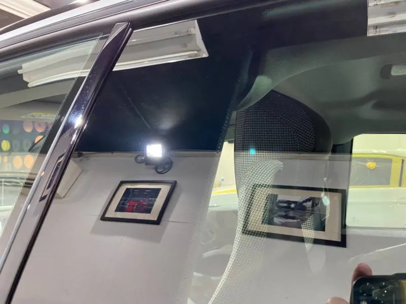 BMWi3の窓ガラスのウロコ除去