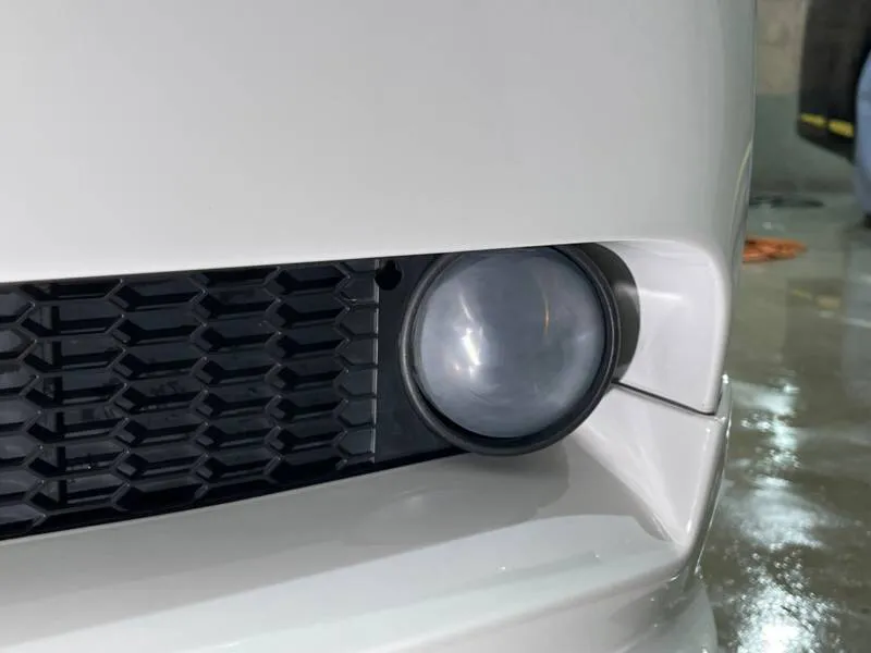 汚い汚れのフォグランプ