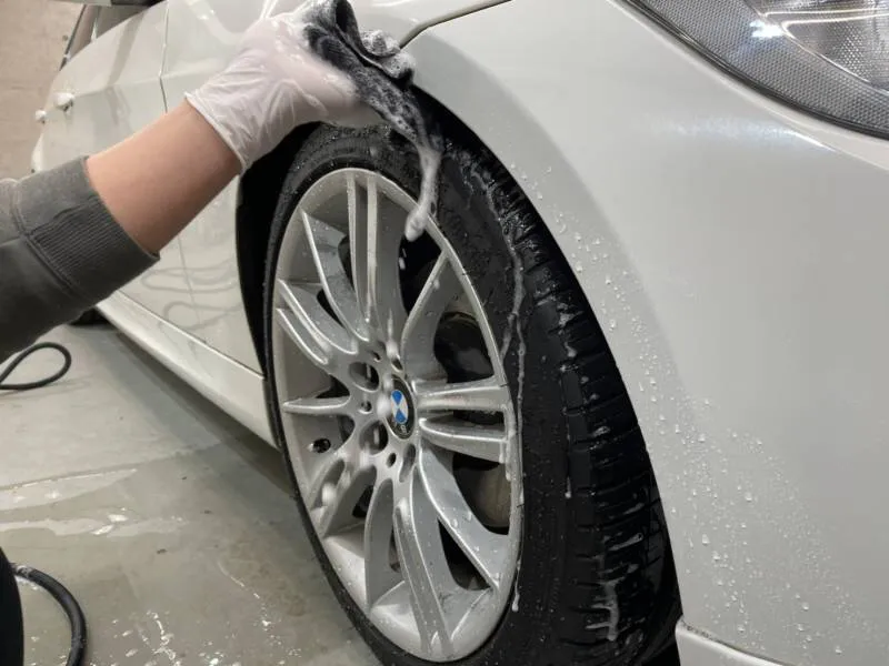 BMW325iの足回りクリーニング
