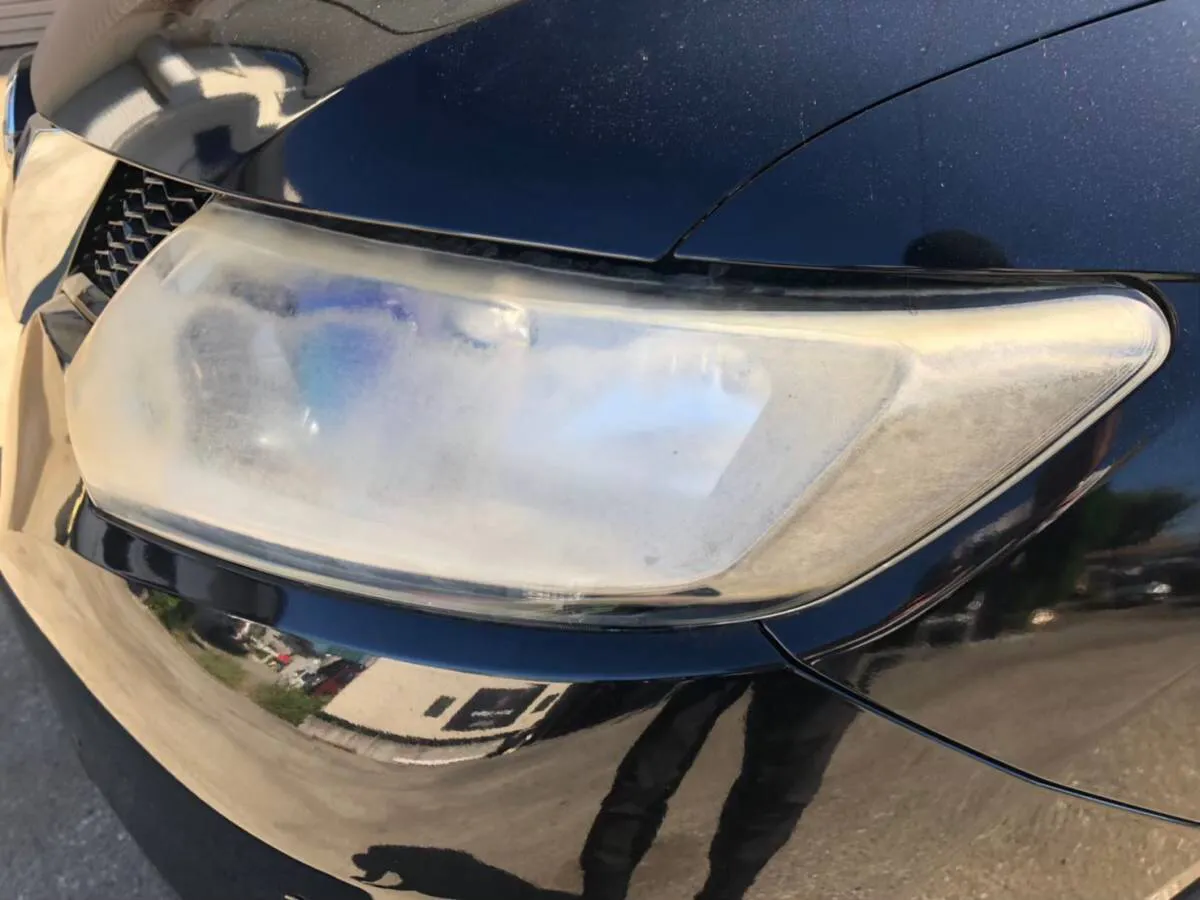 ヘッドライトのくもりと黄ばみの磨き除去、ヘッドライト研磨+ヘッドライトスチーマー施工