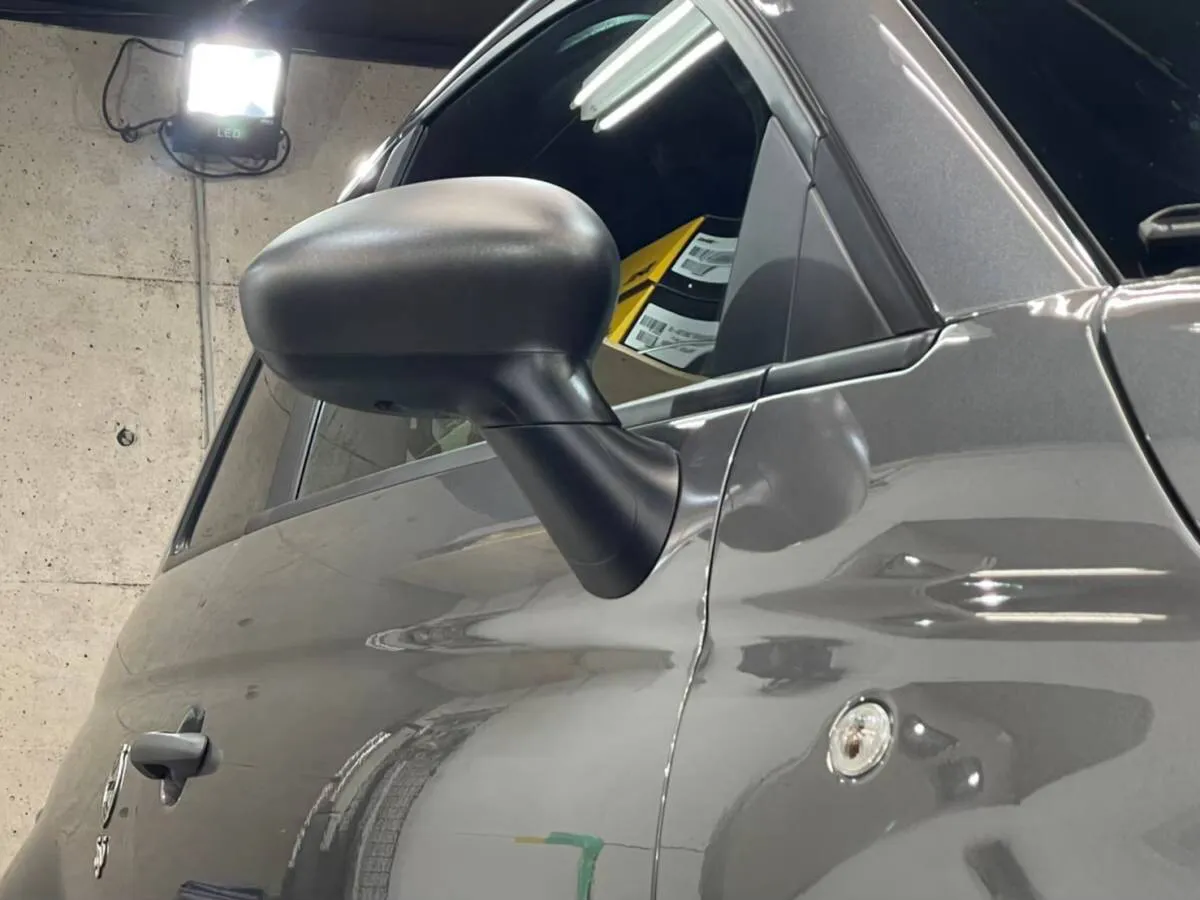 アバルトのガラスコーティング施工後の艶