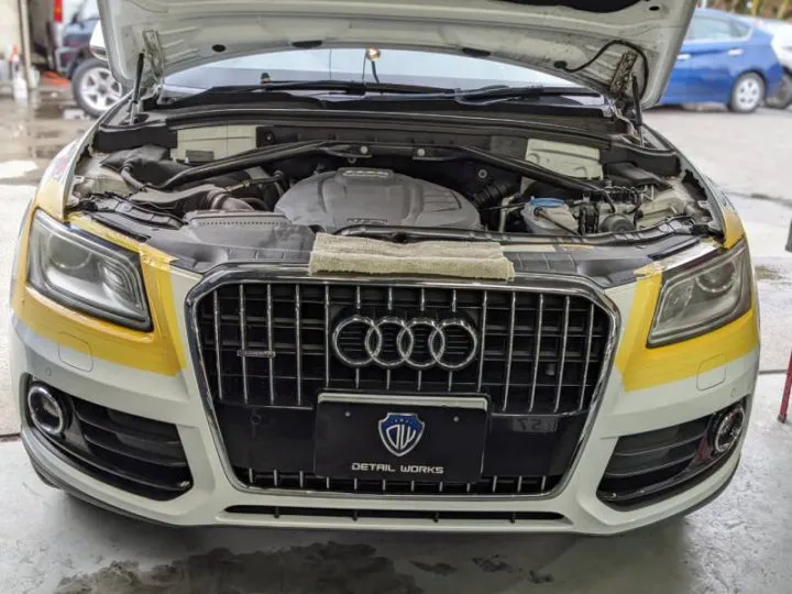 千葉からお越しのアウディQ5のヘッドライト磨き