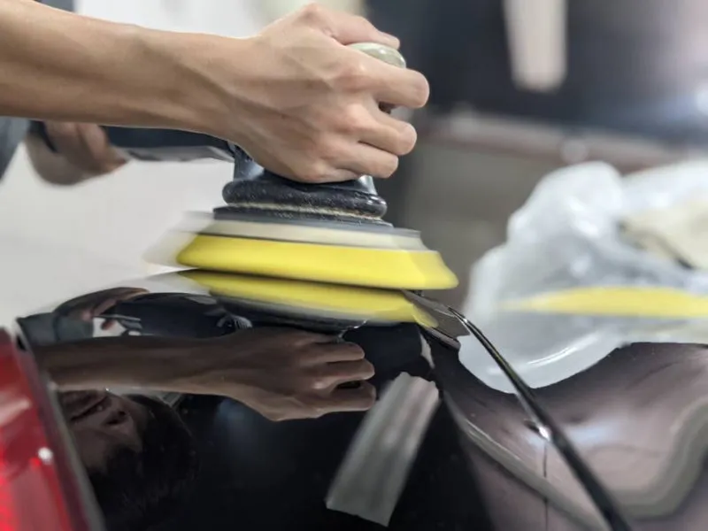 セカンドポリッシュと仕上げにウレタンバフ