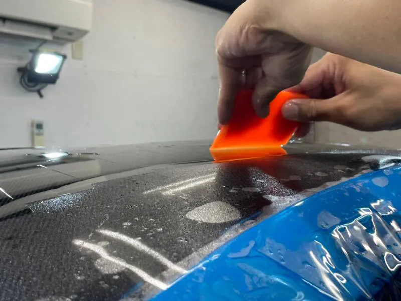 カーボンルーフのフィルム施工店