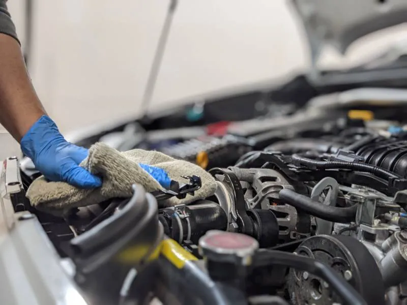 スバルXVのエンジンルームクリーニング