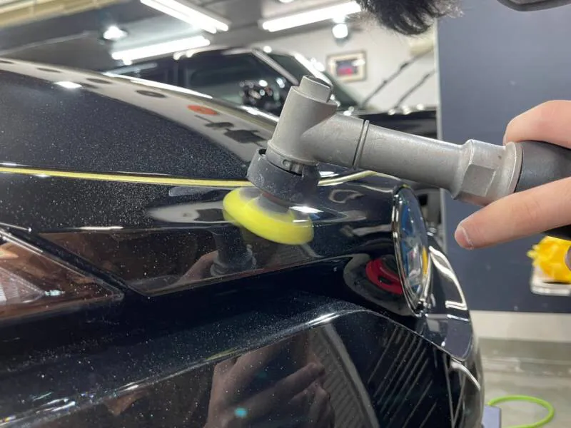 CHRのフロントバンパーの磨き
