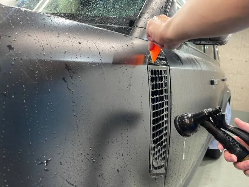 プロのPPF施工のスキージング方法