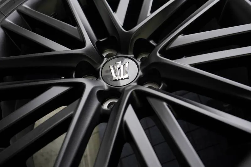 汚れやすいマットカラーのアルミホイール