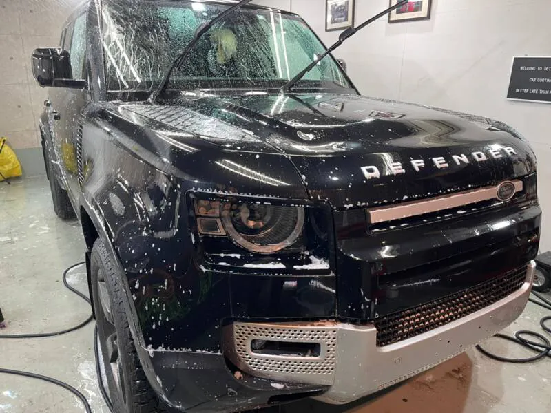 PPF施工前の車の細部クリーニング