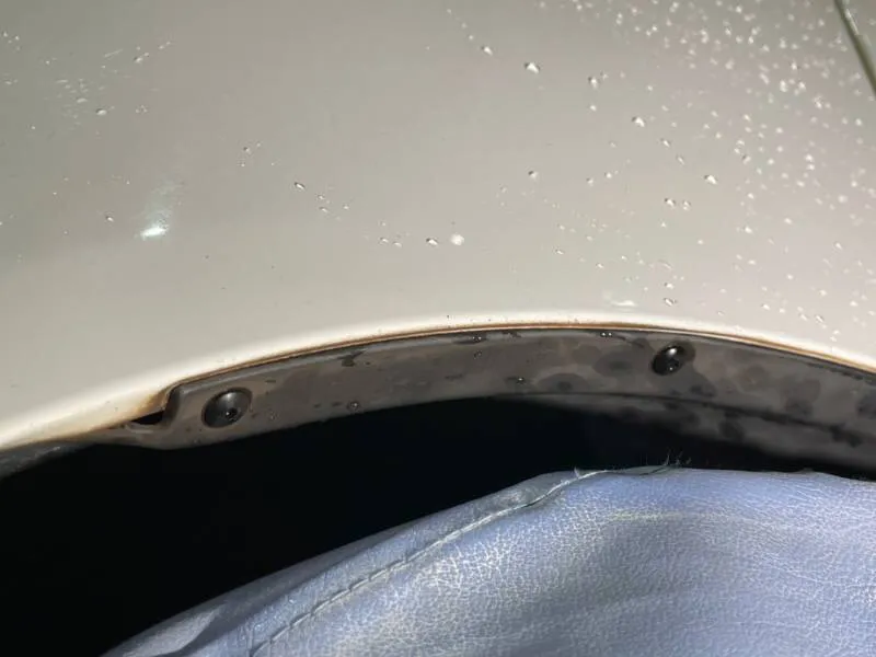 BMW325iのタイヤハウス