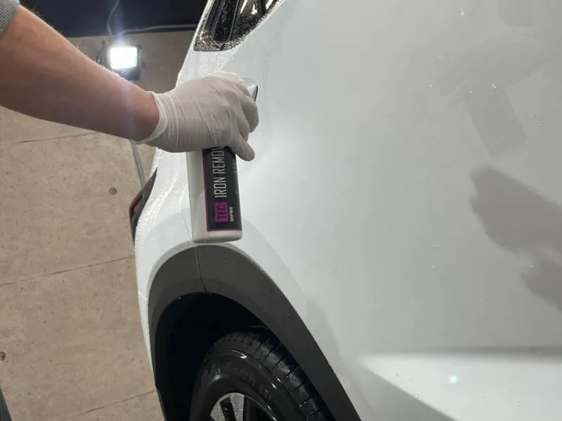 サイドパネルの反応型鉄粉除去剤