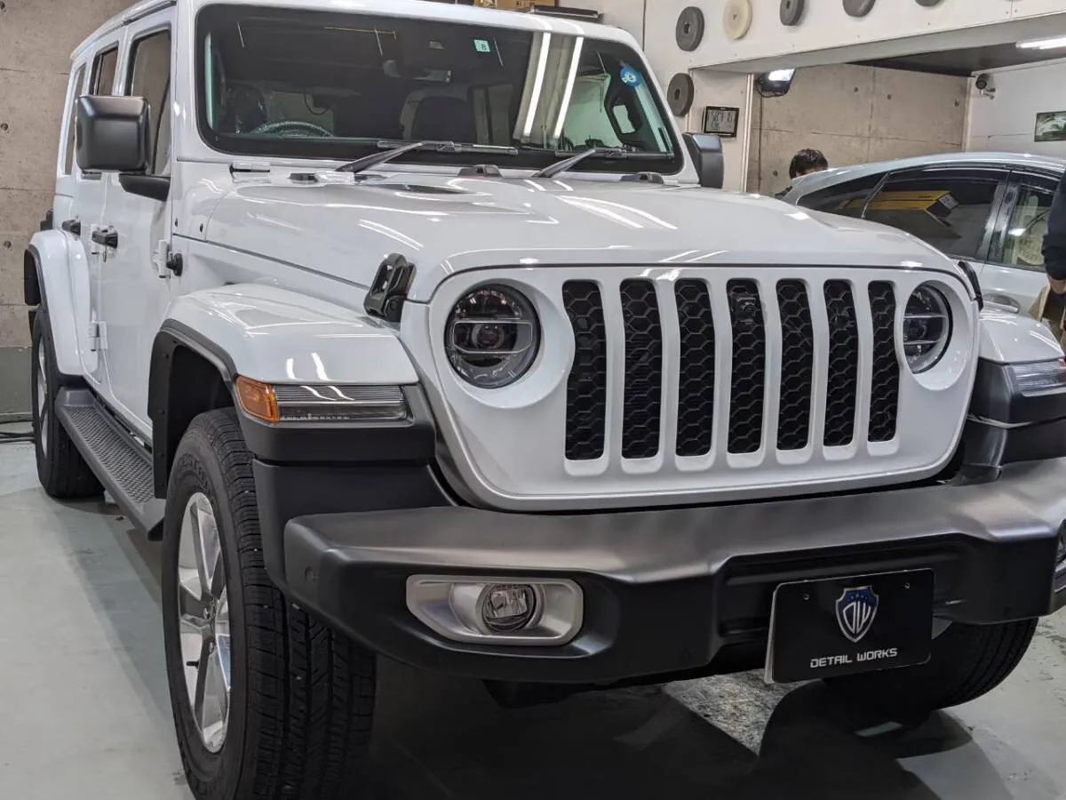 常温で指触硬化する車のハイブリッドガラスコーティング