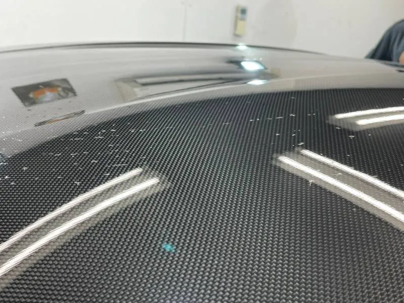 カーボンルーフの剥がれの原因と防止対策とは?