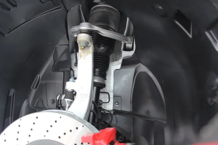 ダブルウィッシュボーン式サスペンションのGLE43