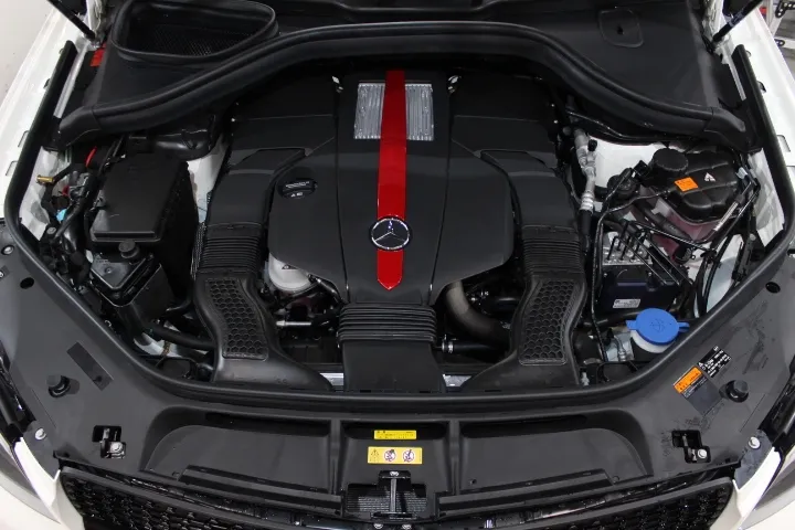 GLE43のエンジンルーム