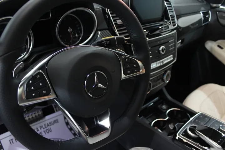 GLE43のステアリング