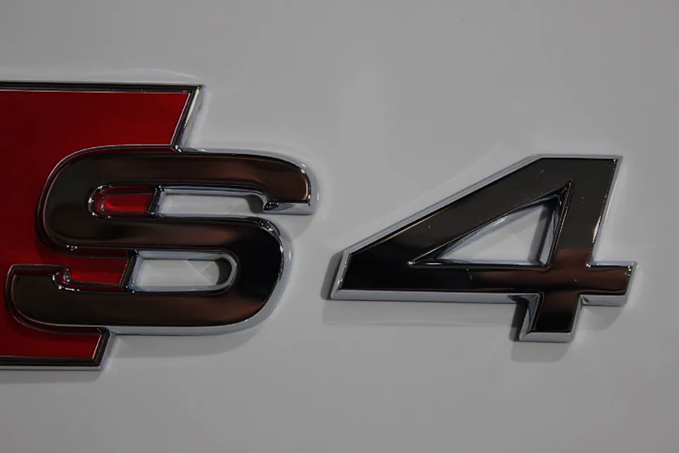 エンブレムのクリーニング方法