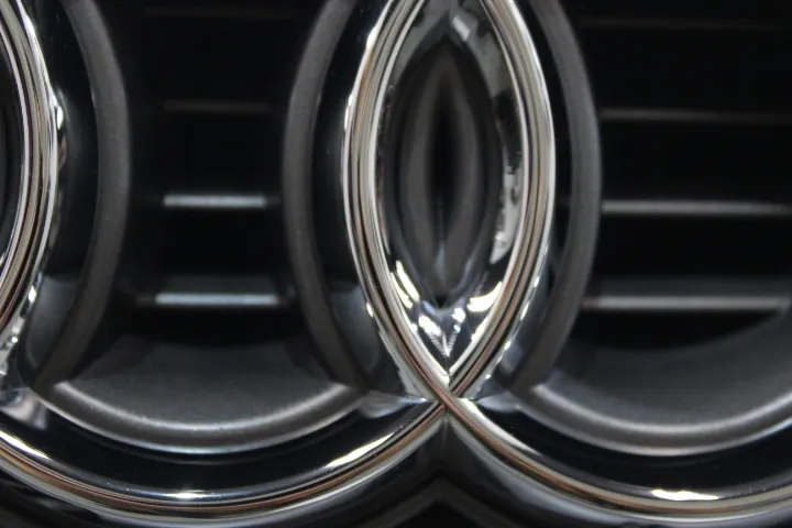 エンブレムのクリーニング方法