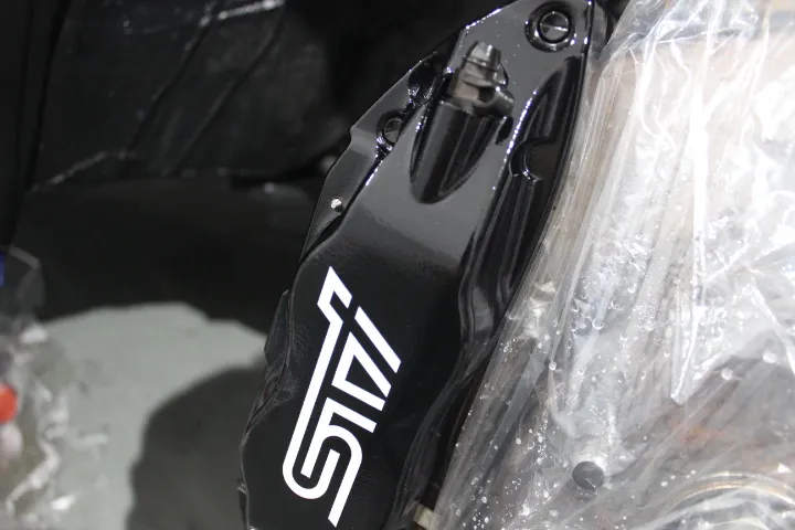 ブレーキキャリパーの磨き