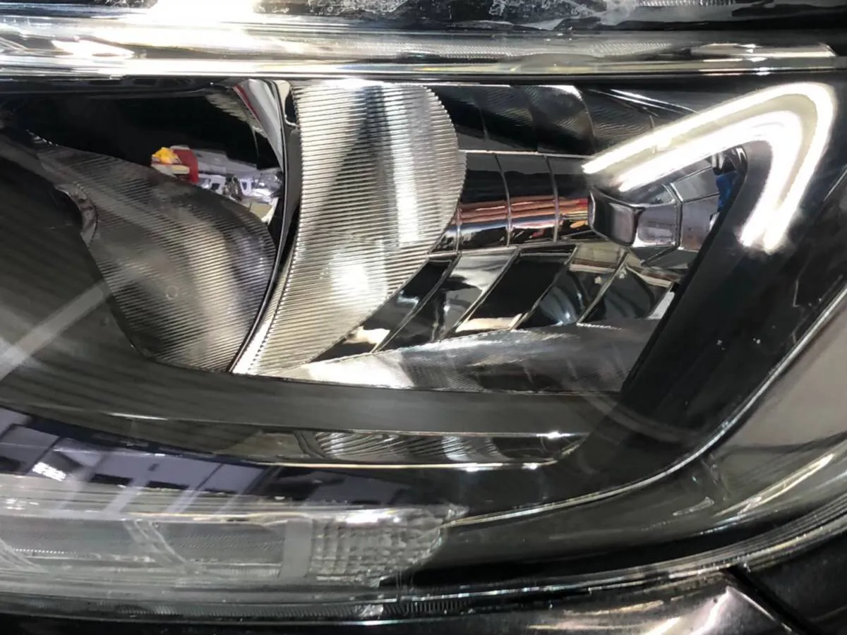 東京のヘッドライト磨き専門店