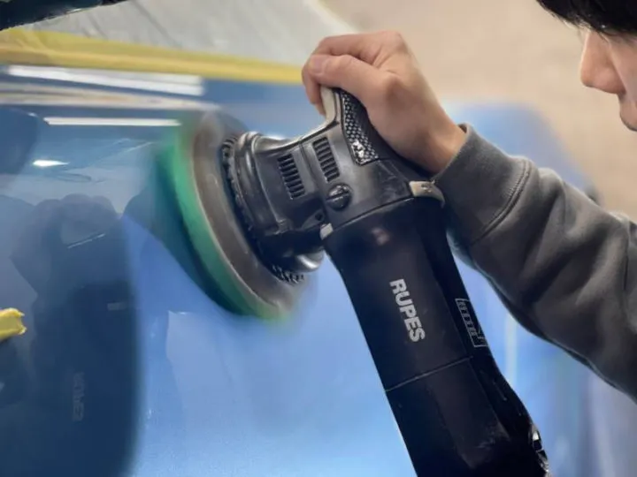 アストンマーチンの磨き